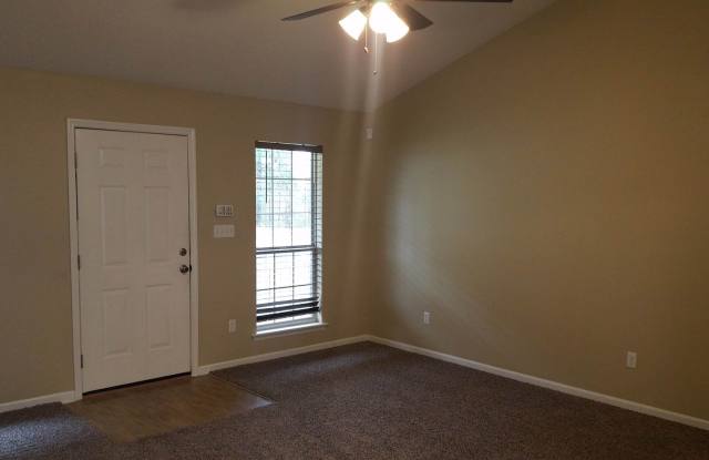 Charming 3BR/2BA Home Minutes from Moody AFB - Your Perfect Rental! Gallery 4