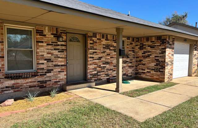 Remodeled 3 bedroom 1 bathroom house in Edmond, OK close to UCO with granite and stainless-steel appliances Gallery 3