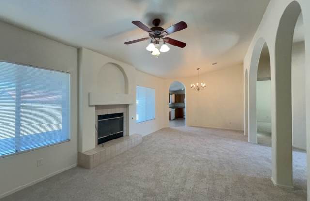 Large 4 Bed/ 2Bath home-AVAILABLE NOW! 2200 sf Gallery 3