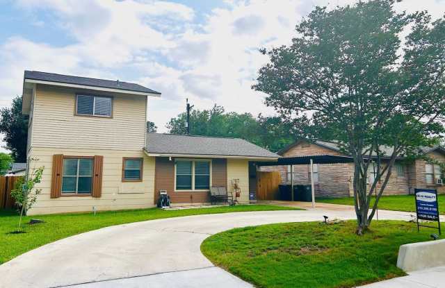 Charming 3 Bedrooms 2 Bathrooms House near I-37 and Downtown Gallery 1