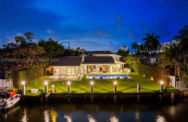 207 Holiday Dr Gallery 3