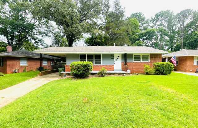 ** 3 bed 1 bath located in Forest Hills ** Call 334-366-9198 to schedule a self showing - 3334 Vermont Drive, Montgomery, AL 36109