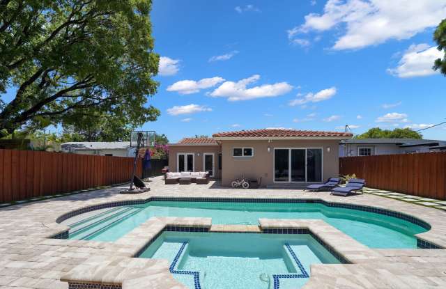 1305 NE 1 Avenue photos photos