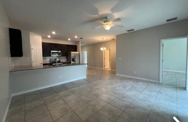 3-bedroom, 2-bath duplex in Punta Gorda, FL. Gallery 3