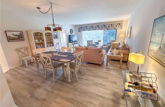 4240 Lake Forest Dr Gallery 4