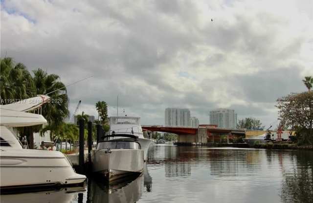 2290 NW North River Dr photos photos