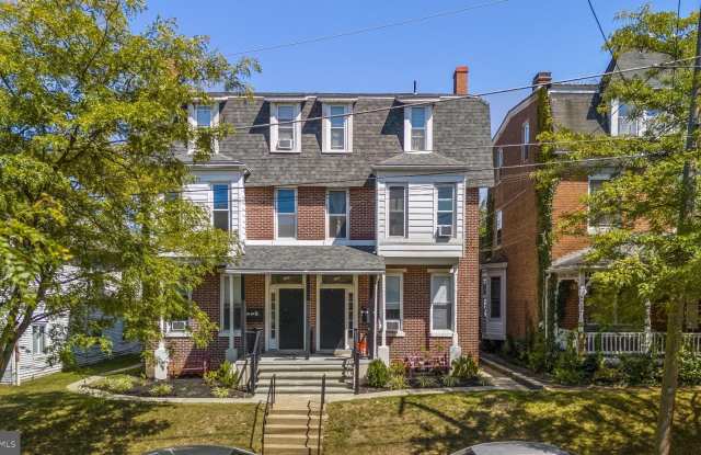 303 S MAIN Street unit: 2 photos photos