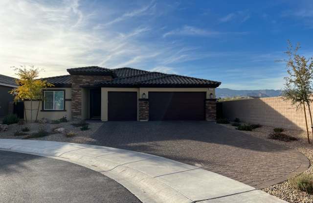 BEAUTIFUL 4 BEDROOM SINGLE FAMILY HOME ! Gallery 1