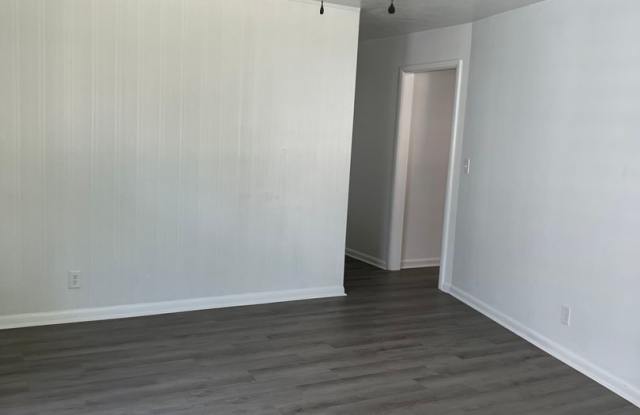 Available NOW 3 bedroom 1 bath with a covered carport! Gallery 3