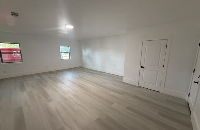 800 West 6th Gallery 4
