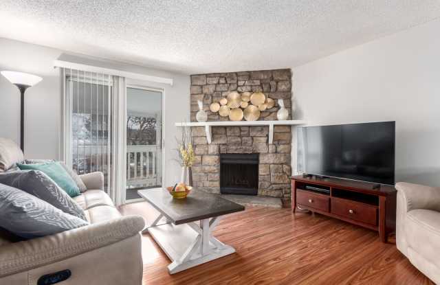 Beautiful 2 Bedroom Condo Across from Aurora Medical Center photos photos