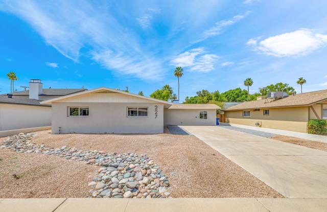 6 Bedroom/4 Bath - Fully Remodeled photos photos