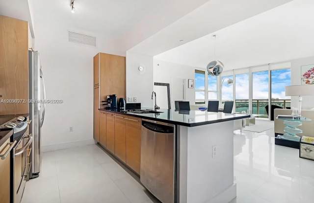950 Brickell Bay Drive Gallery 2