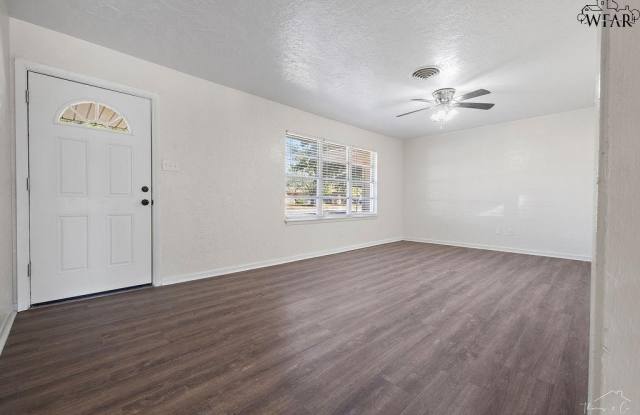 4224 IDLEWOOD DRIVE Gallery 2