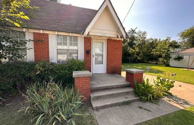 1 Bed 1 Bath within walking distance from UCO!! photos photos