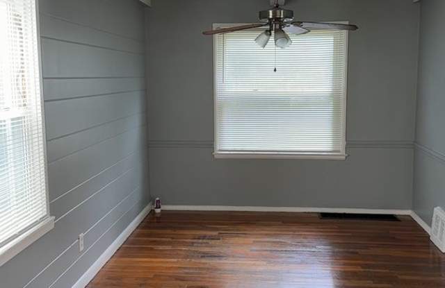 3BD 1.5 BA nicely updated home Gallery 4