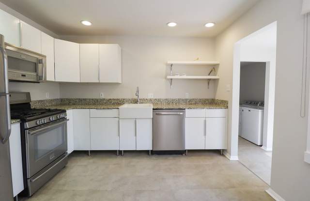 2 Bed | 1 Bath | Brookside Gallery 3