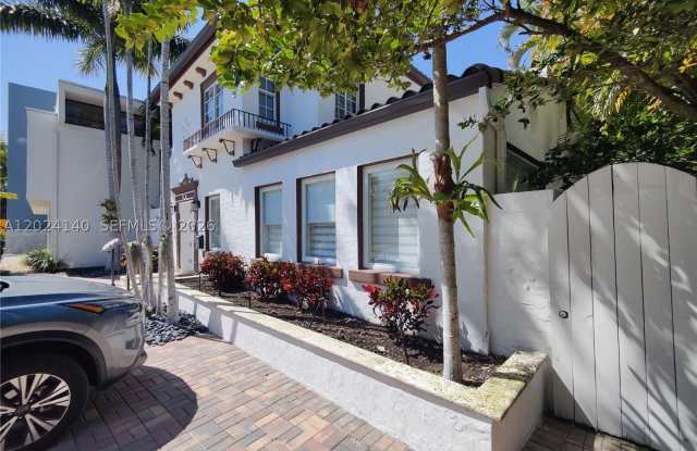 1823 S Bayshore Ln Gallery 2