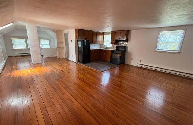 60 Farewell Street - 60 Farewell Street, Newport, RI 02840