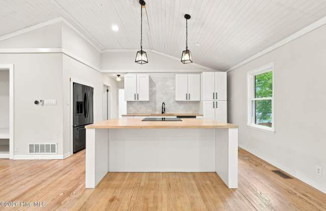 3108 Brentwood Road Gallery 2