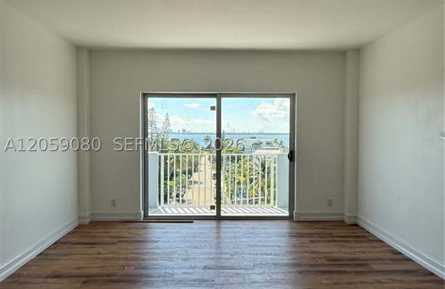 1455 N Treasure Dr Gallery 4