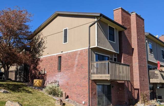 Stunning Golden Townhouse On Top of The World! photos photos