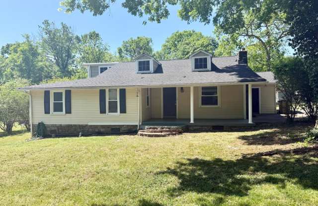 3 Bedroom 2 Bath Madison Charmer $1900/Mo photos photos