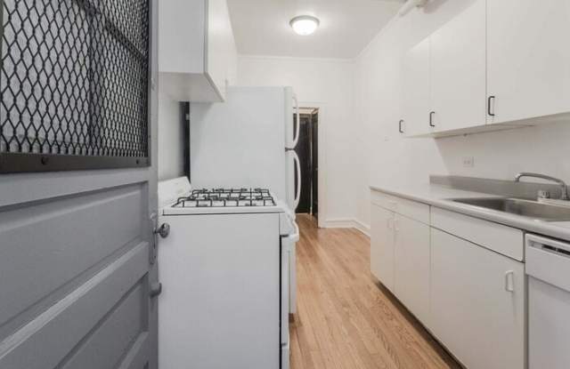 1604 West Berteau Avenue Gallery 2