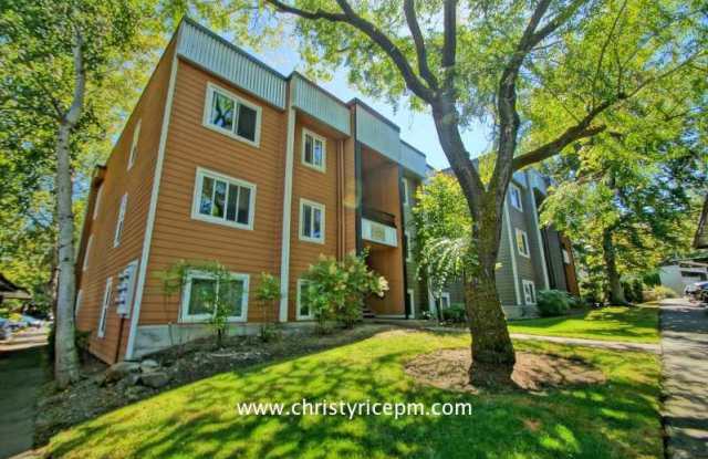 718 Kirkland Cir - 718 Kirkland Circle, Kirkland, WA 98033