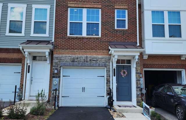 2570 DEBERT CIRCLE photos photos