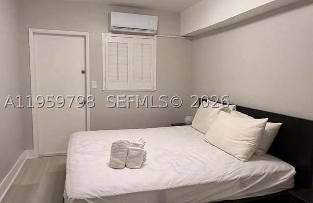 4201 Indian Creek Dr Gallery 2