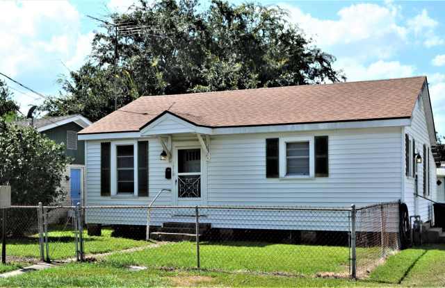 1710 Iberia Street photos photos