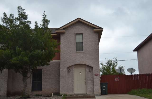 109 Ramon Cardenas Unit D photos photos