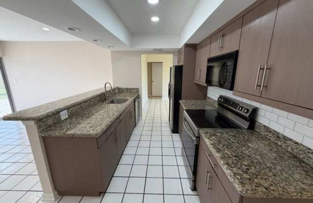 499 W Conference Drive, Boca Raton, FL 33486 Gallery 3