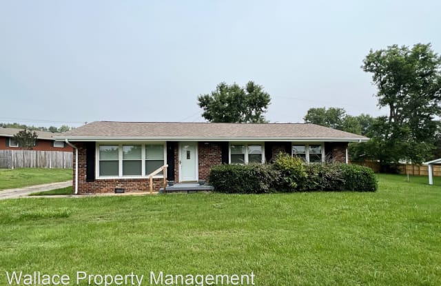 8039 Gleason Drive - 8039 Ray Mears Boulevard, Knoxville, TN 37919