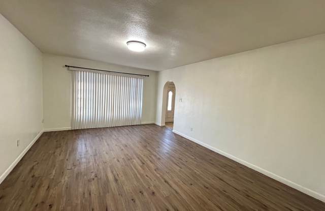 No Hoa! Single Story House with 4 Bedrooms 2 Bathrooms! Gallery 4