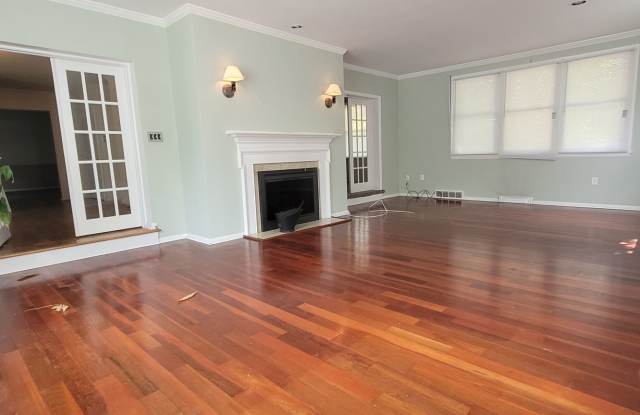 Spacious 3 bedroom 2.5 bathroom home in Harrisburg photos photos