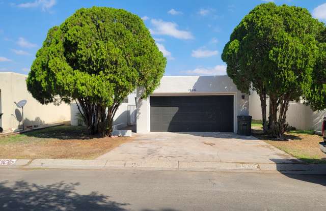 1906 Mountain Shadow Dr - 1906 Mountain Shadow Drive, Carlsbad, NM 88220