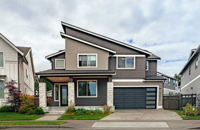 Stunning Ten Trails Home for Rent! 5 bedrooms and 2.75 Bathrooms! photos photos
