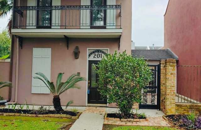 Spacious 3BR Townhome with Private Courtyard in Lafayette photos photos Spacious 3BR Townhome with Private Courtyard in Lafayette photos photos