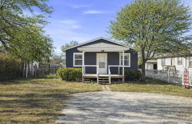 213 W Davis St photos photos