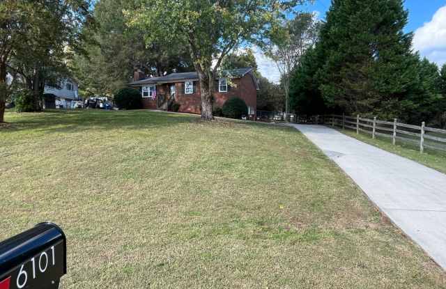 Spacious 3-Bedroom, 2-Bathroom Brick Home Gallery 4