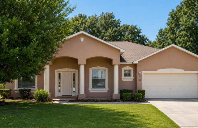Spacious 3-Bedroom Home with Bonus Flex Room in Northeast Ocala – Space to Live, Work & Entertain! Gallery 1