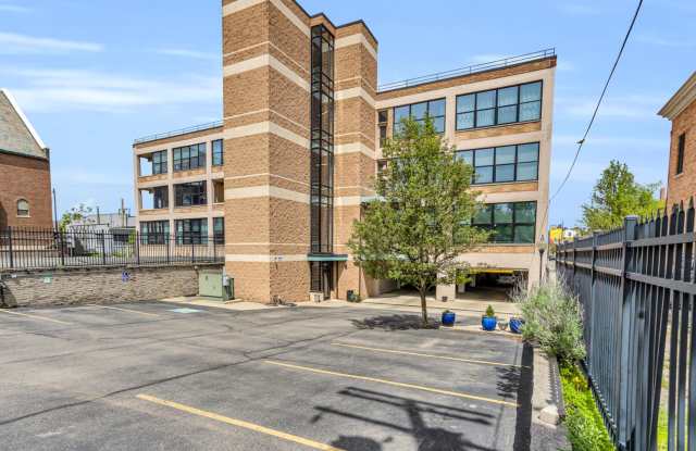 109 W Washington Avenue - 109 West Washington Avenue, Jackson, MI 49201