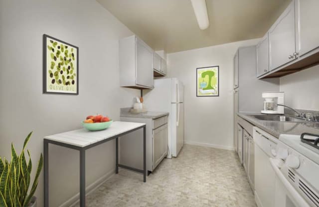 Iverson Towers Apartments & Anton House Apartments Gallery 2
