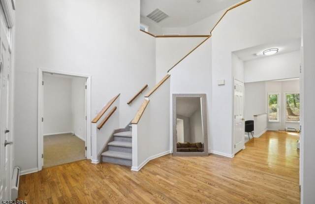 30 Carriage House Rd Gallery 3