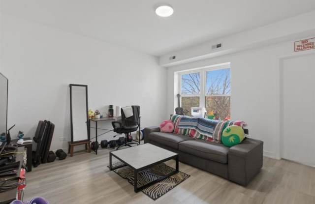 4937 N St. Louis Avenue, Gallery 4