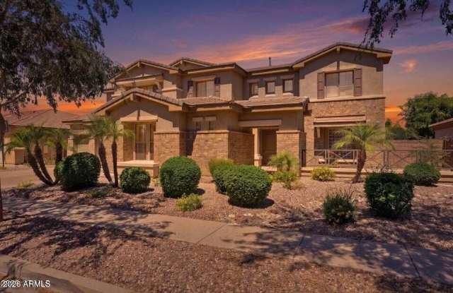 900 W MACAW Drive Gallery 3