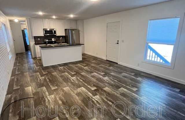 1037 Riverside Drive Gallery 4