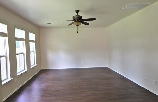 516 Twin Knoll Drive Gallery 3